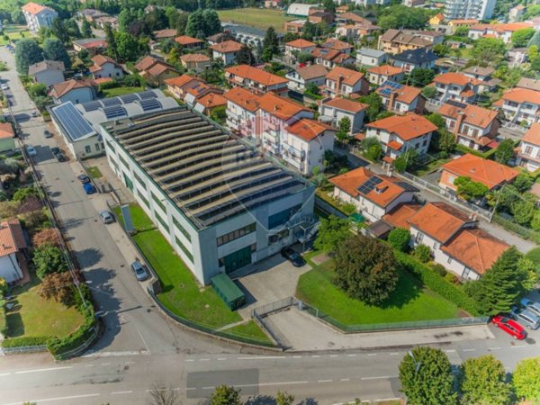 locale commerciale in vendita a Gallarate in zona Madonna in Campagna