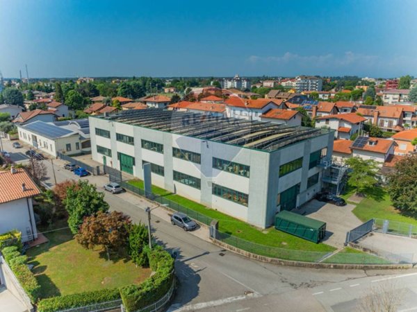 locale commerciale in vendita a Gallarate in zona Madonna in Campagna
