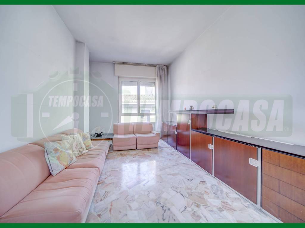 casa indipendente in vendita a Gallarate in zona Arnate