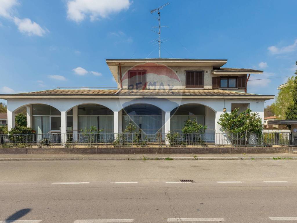 locale commerciale in vendita a Gallarate