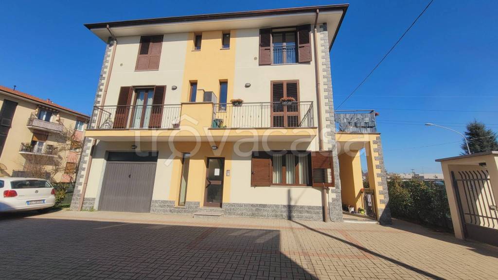 appartamento in vendita a Gallarate in zona Cascinetta