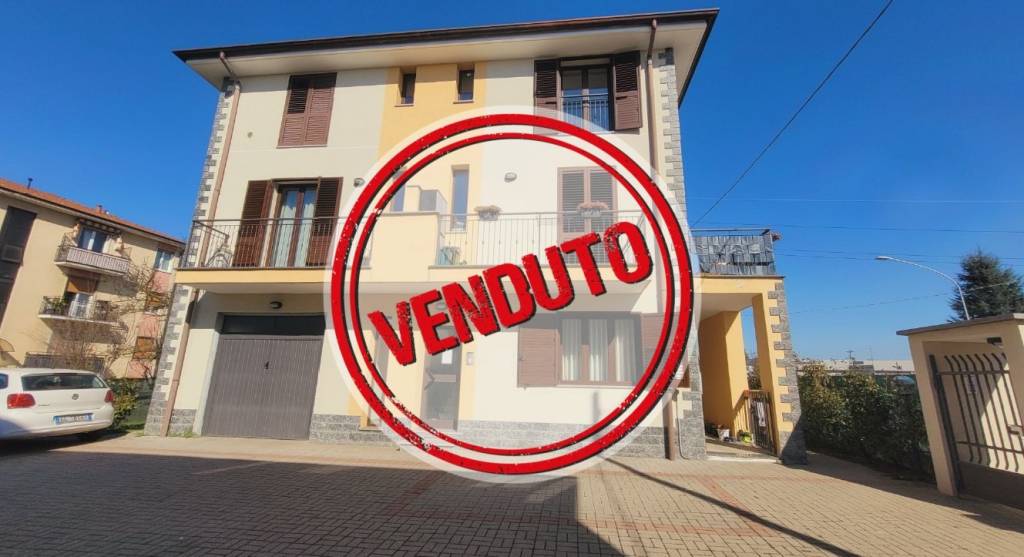 appartamento in vendita a Gallarate in zona Cascinetta