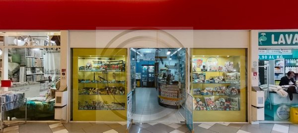 locale commerciale in vendita a Gallarate