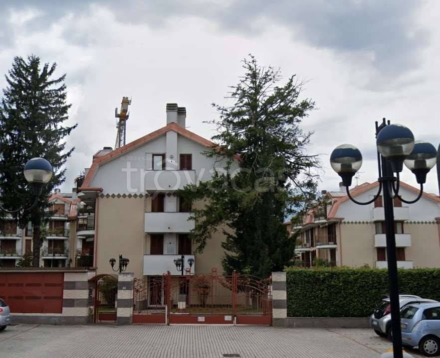 appartamento in vendita a Gallarate in zona Sciarè
