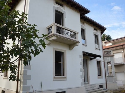 casa indipendente in vendita a Gallarate