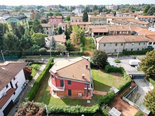 casa indipendente in vendita a Gallarate in zona Moriggia