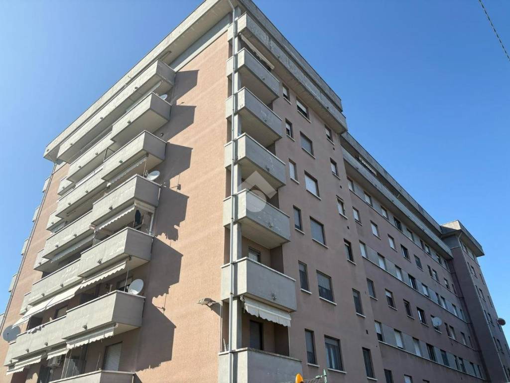 appartamento in vendita a Gallarate in zona Crenna