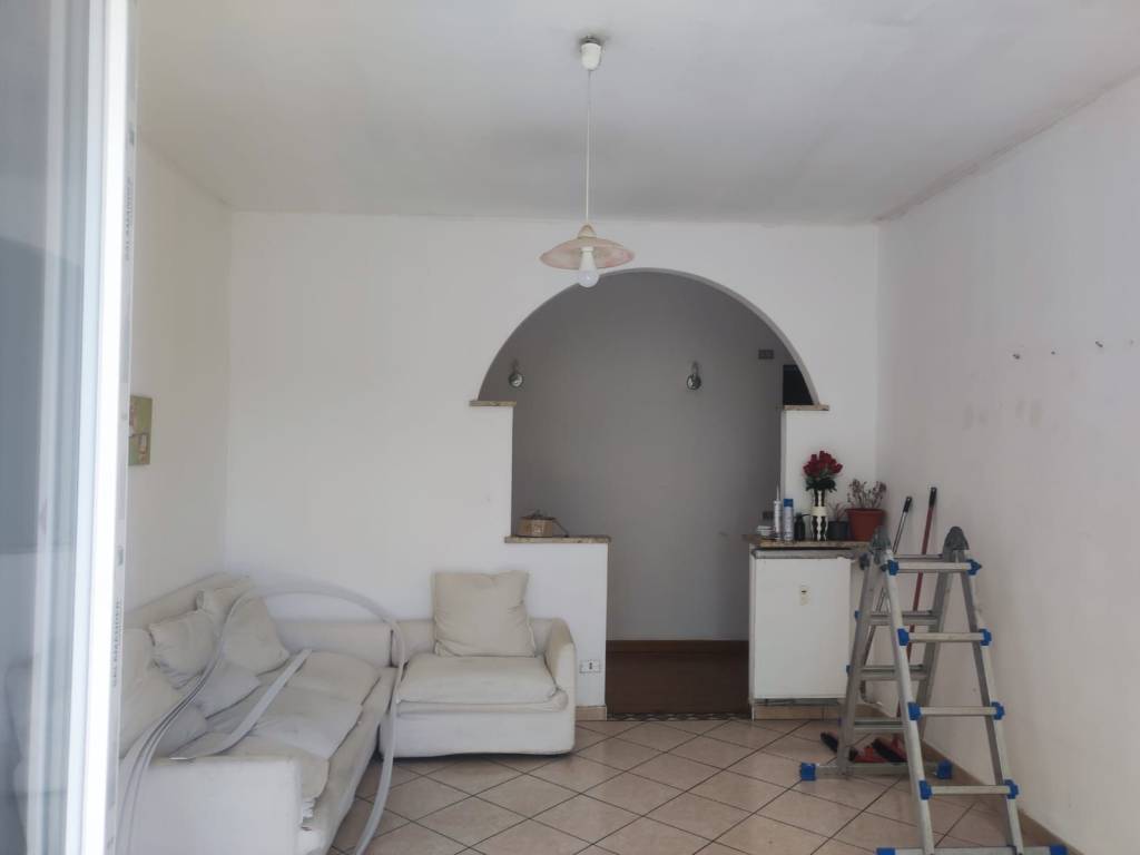 appartamento in vendita a Gallarate in zona Sciarè