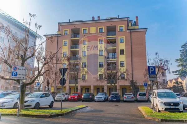 appartamento in vendita a Gallarate in zona Sciarè