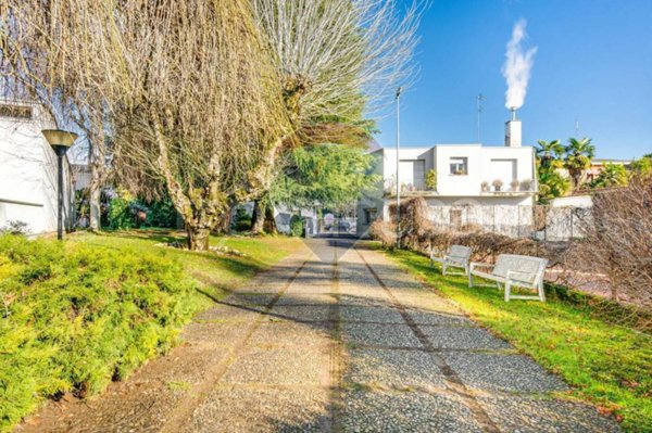 appartamento in vendita a Gallarate in zona Crenna