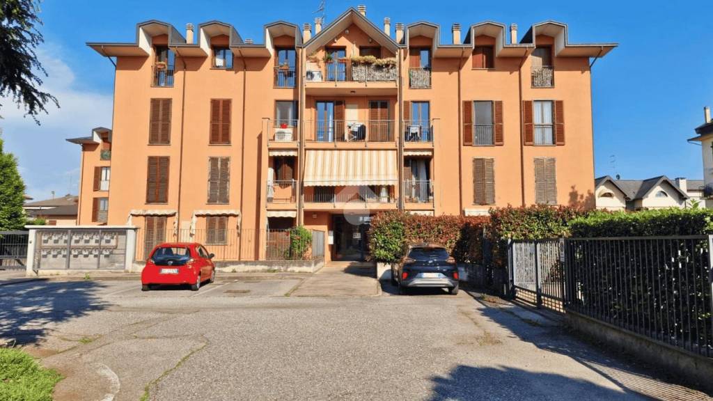 appartamento in vendita a Gallarate in zona Arnate