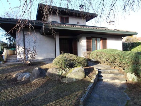 casa indipendente in vendita a Gallarate