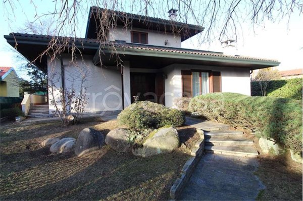 casa indipendente in vendita a Gallarate in zona Sciarè