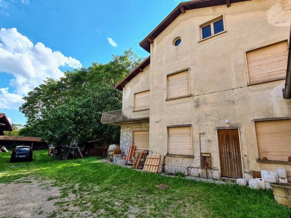 casa indipendente in vendita a Gallarate in zona Cascinetta