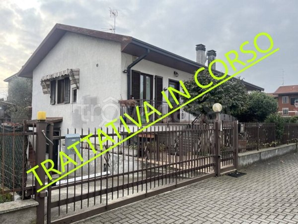 casa indipendente in vendita a Gallarate in zona Madonna in Campagna