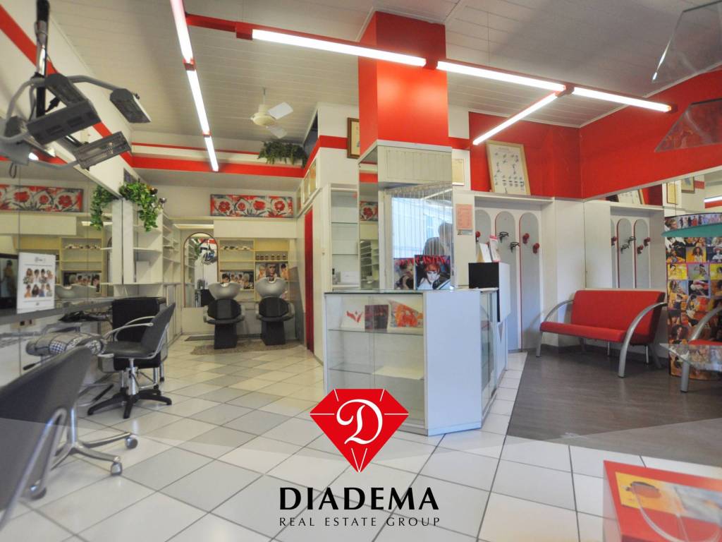 negozio in vendita a Gallarate in zona Crenna