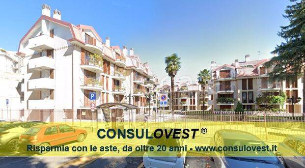 appartamento in vendita a Gallarate in zona Sciarè