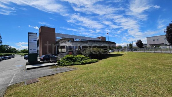 ufficio in vendita a Gallarate in zona Madonna in Campagna