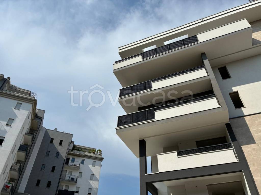 appartamento in vendita a Gallarate in zona Sciarè
