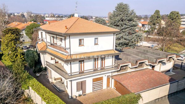 casa indipendente in vendita a Gallarate
