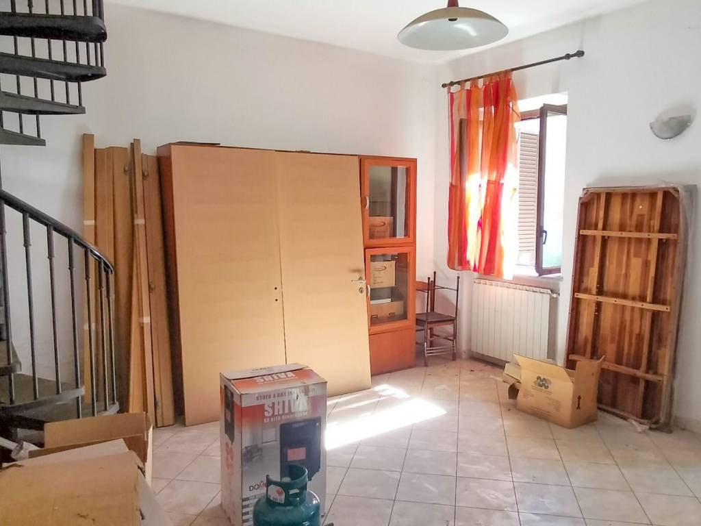 casa indipendente in vendita a Gallarate in zona Sciarè
