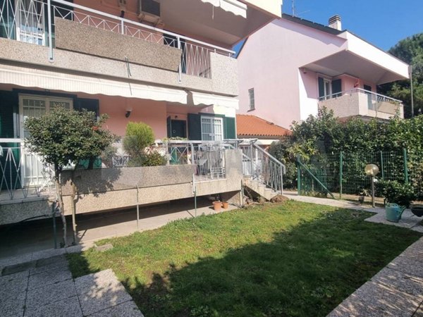 casa indipendente in vendita a Gallarate in zona Madonna in Campagna