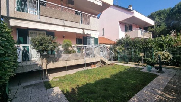 casa indipendente in vendita a Gallarate in zona Arnate