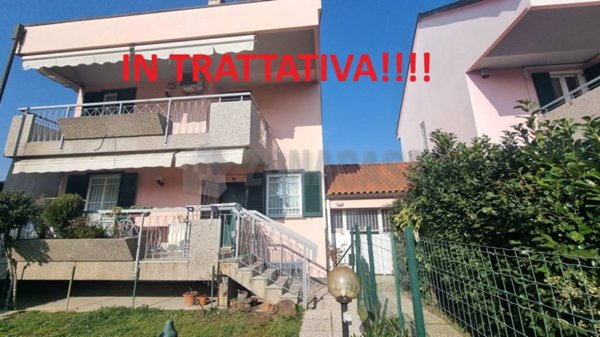 casa indipendente in vendita a Gallarate in zona Arnate