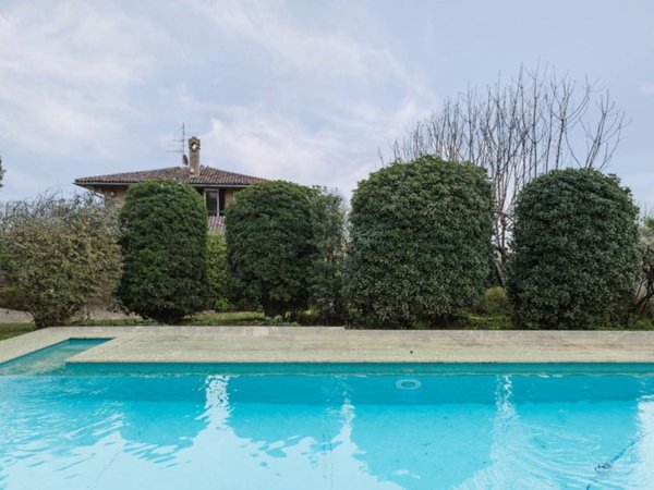 casa indipendente in vendita a Gallarate in zona Crenna