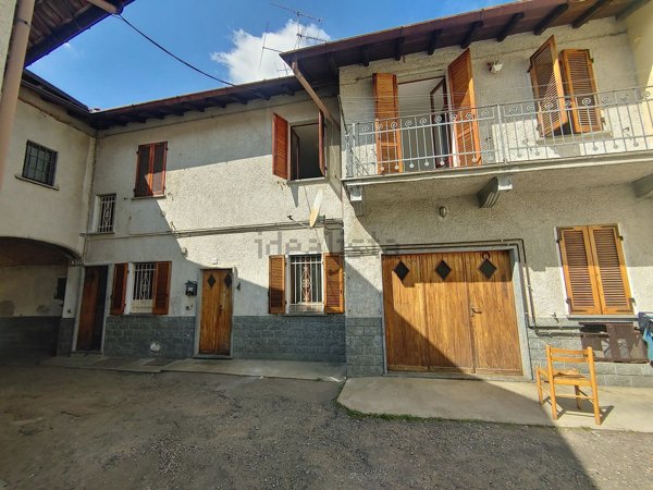 appartamento in vendita a Gallarate in zona Crenna