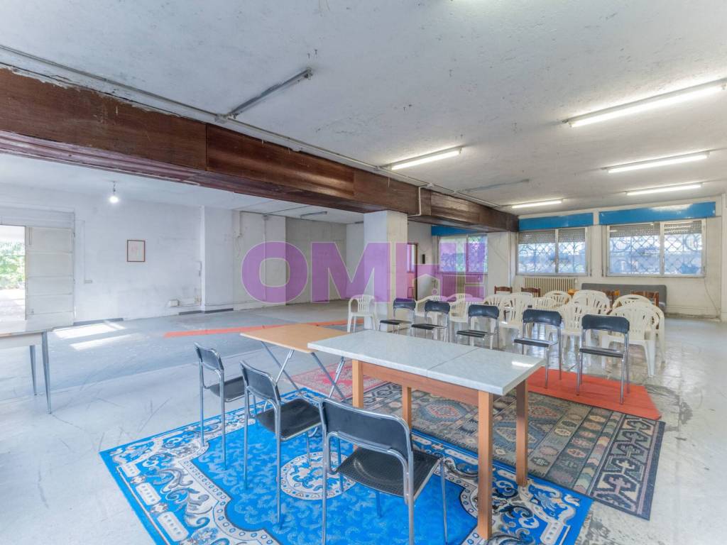 locale commerciale in vendita a Gallarate