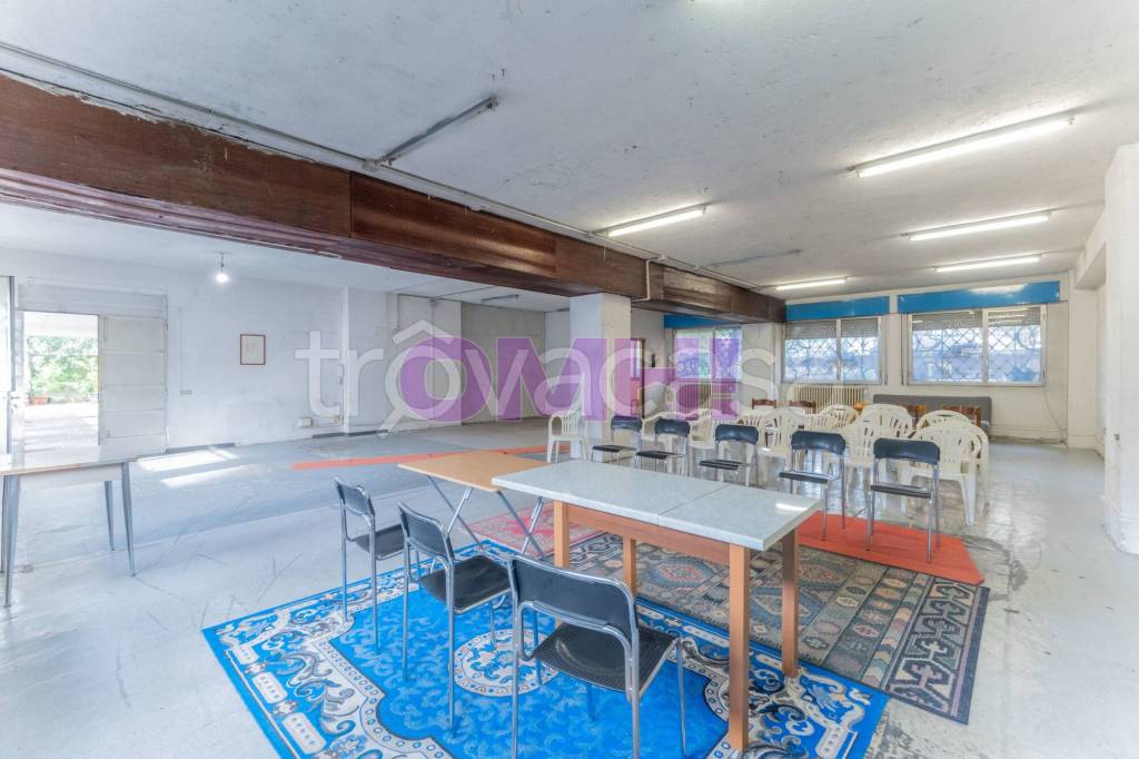 locale commerciale in vendita a Gallarate