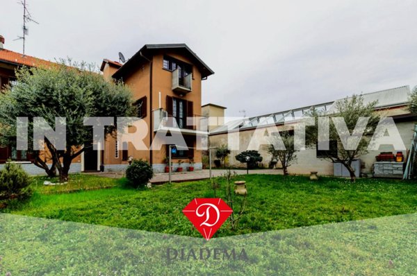 casa indipendente in vendita a Gallarate