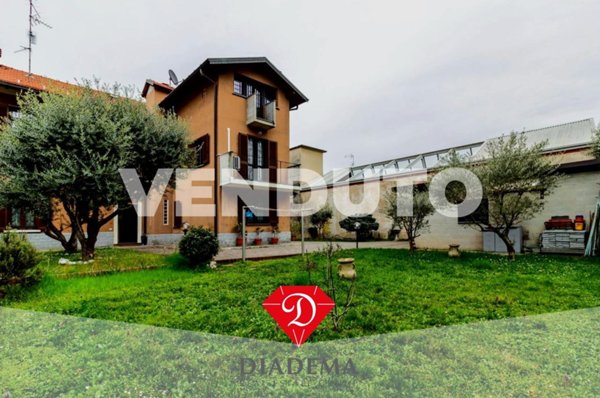 casa indipendente in vendita a Gallarate