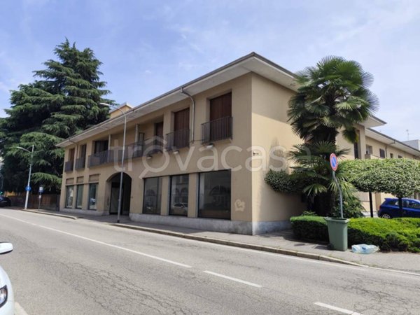 negozio in vendita a Gallarate in zona Arnate