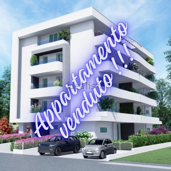 appartamento in vendita a Gallarate in zona Sciarè