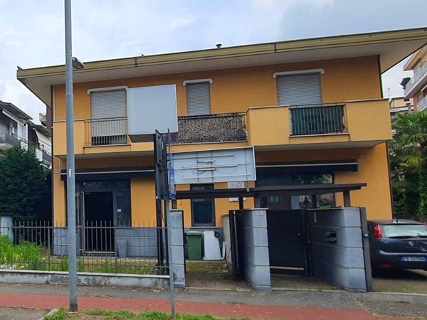 negozio in vendita a Gallarate in zona Madonna in Campagna