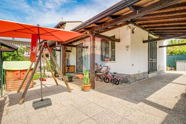 casa indipendente in vendita a Gallarate