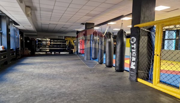 locale commerciale in vendita a Gallarate