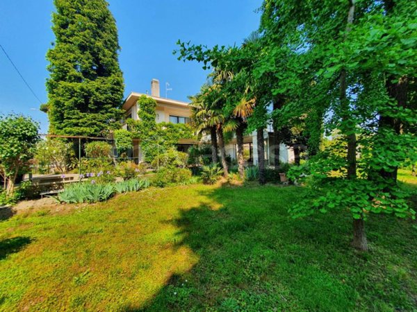 appartamento in vendita a Gallarate in zona Arnate