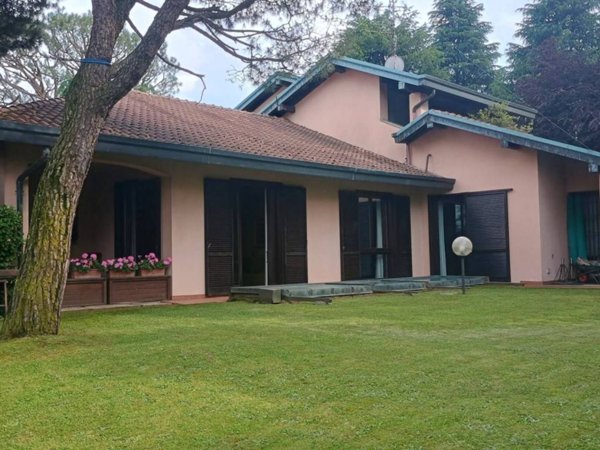 villa in vendita a Gallarate in zona Sciarè