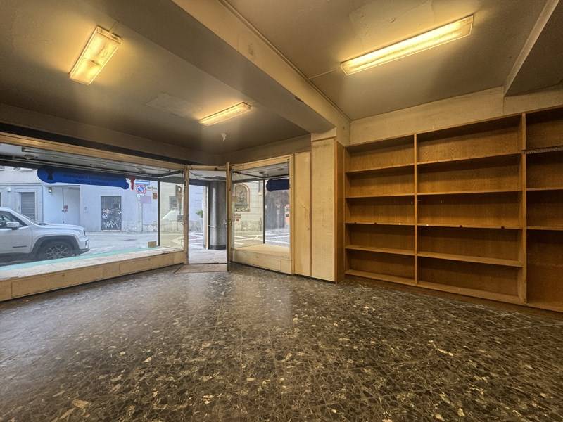 locale commerciale in vendita a Gallarate