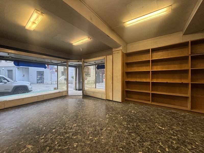 locale commerciale in vendita a Gallarate