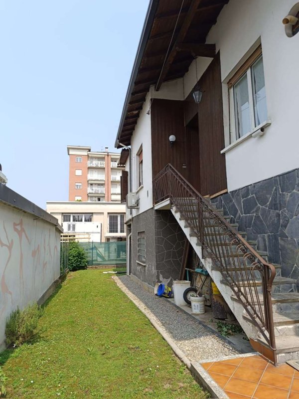 casa indipendente in vendita a Gallarate
