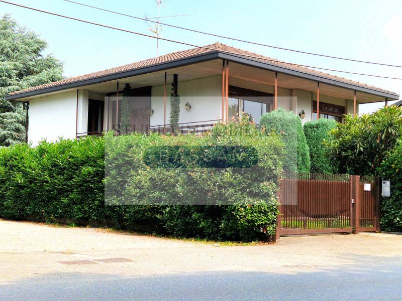 casa indipendente in vendita a Gallarate in zona Crenna