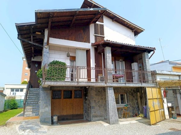 casa indipendente in vendita a Gallarate in zona Cascinetta