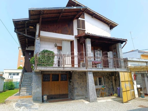 casa indipendente in vendita a Gallarate