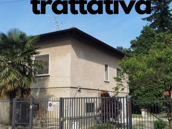 casa indipendente in vendita a Gallarate in zona Sciarè