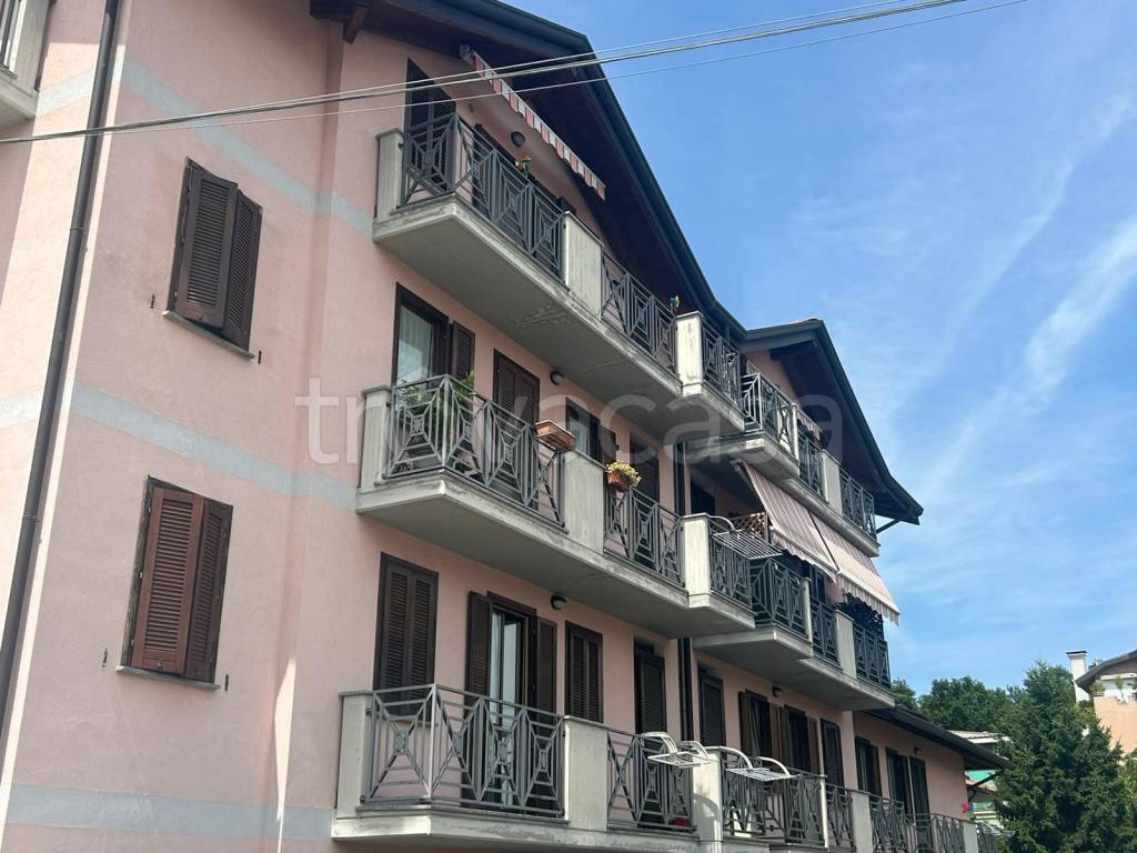 appartamento in vendita a Gallarate in zona Crenna