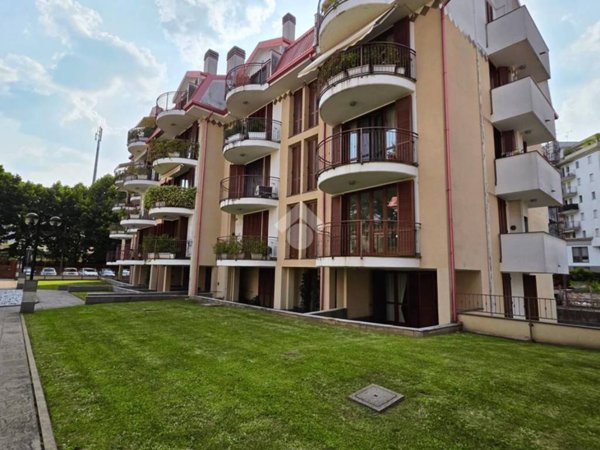 appartamento in vendita a Gallarate in zona Sciarè